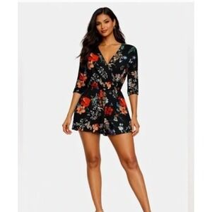 Kaileigh Black Floral whimsigoth Surplice V-Neck Romper Small 3/4 Sleeve Pocket